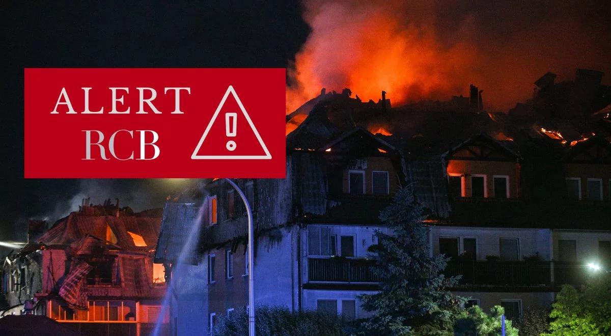 Pożar w Ząbkach. Alert RCB: nie zbliżaj się – zostań w domu i zamknij okna