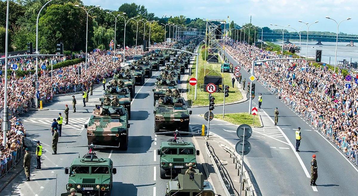 Kolumny pojazdów wojskowych w całym kraju. MON apeluje o ostrożność