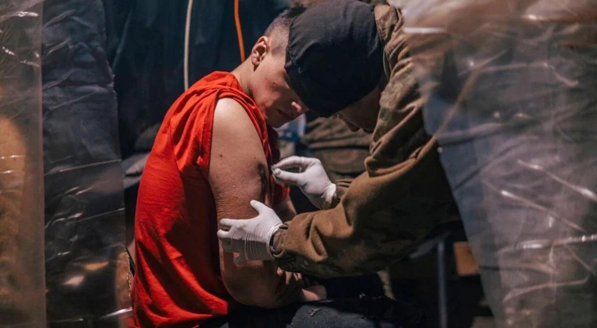"Nie ma leków, łyk wody raz na sześć godzin". Wstrząsające relacje żon obrońców Mariupola