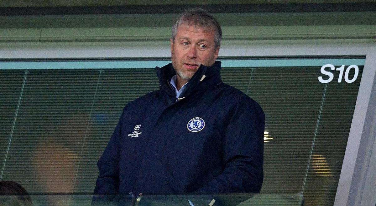 Roman Abramowicz objęty sankcjami. Co ze sprzedażą Chelsea?