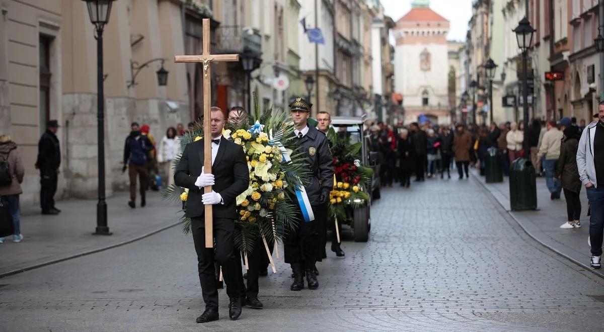 "Kraków bez niego jest już inny". Pożegnanie Adama Zagajewskiego