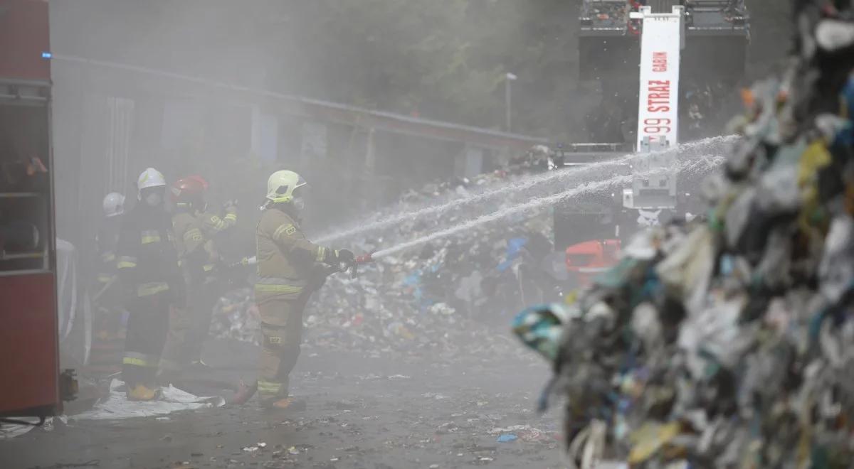 Pożar odpadów pod Płockiem. Strażacy opanowali sytuację