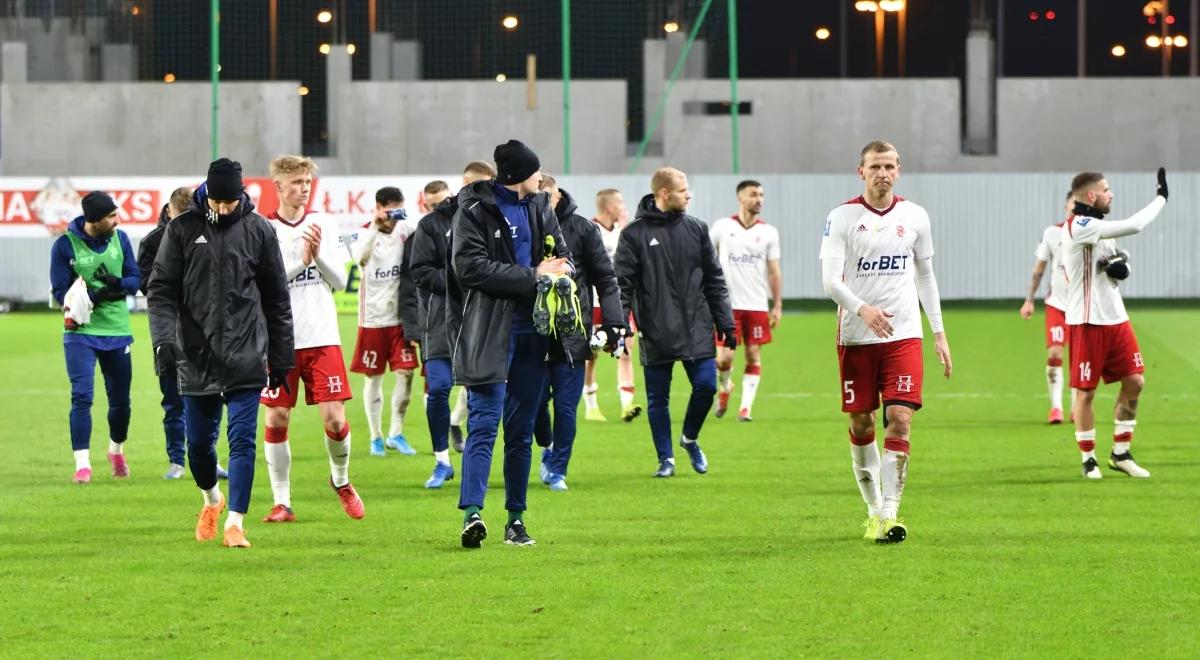 Ekstraklasa: kibice ŁKS-u odwiedzili piłkarzy na treningu. "Trener poprosił o kredyt zaufania"