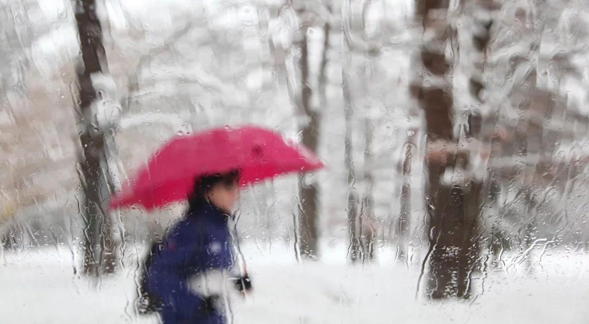Opady deszczu i deszczu ze śniegiem. Sprawdź prognozę pogody