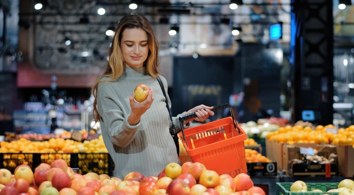 Lokalne produkty z biało-czerwonym oznakowaniem. Premier: zależy nam na polskich rolnikach, a nie na supermarketach