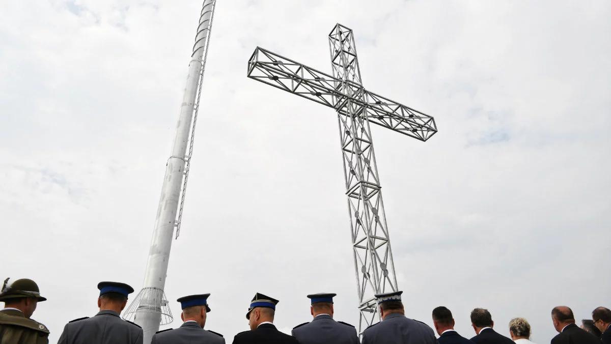 25-metrowy krzyż i 32-metrowy maszt flagowy w 100. rocznicę odzyskania niepodległości 