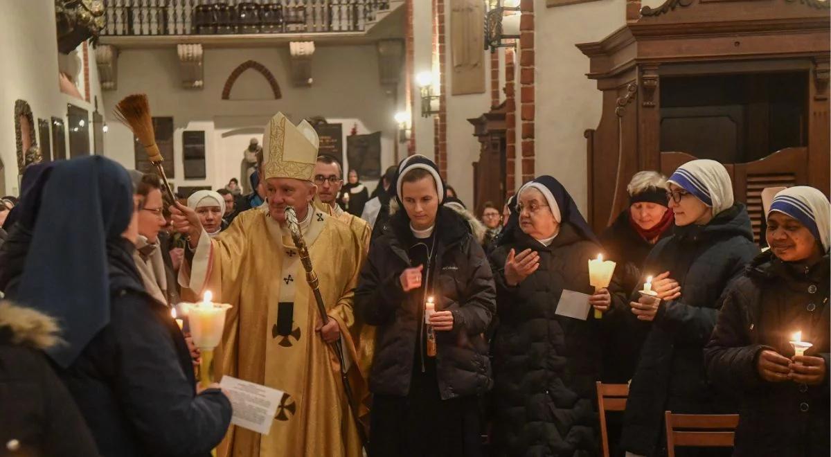 Dzień Życia Konsekrowanego. Kard. Nycz w przewodniczył mszy św. w archikatedrze warszawskiej