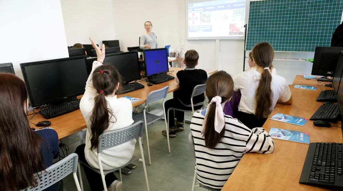 MEN szykuje nowość. Znamy założenia edukacji medialnej w szkołach