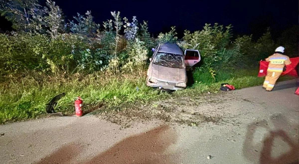 Tragedia w Baryczy. Najpierw wyprzedzali, z auta wypadło dwóch mężczyzn