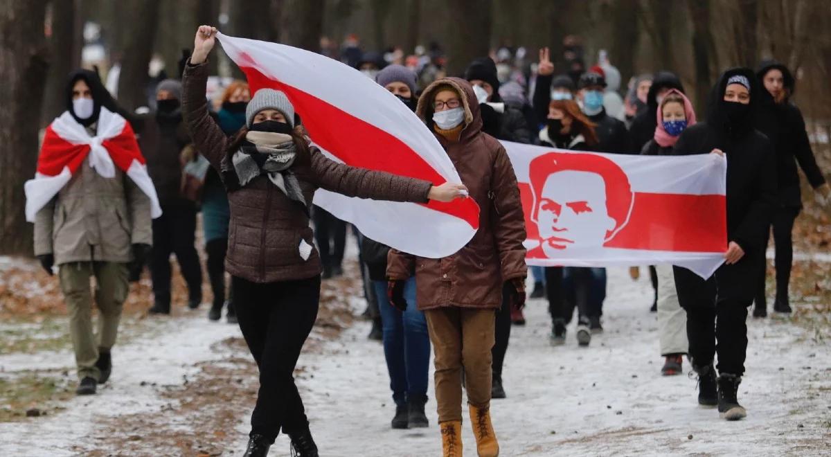 Nagroda Sacharowa dla Białorusinów. Bloger NEXTA: po odcięciu kraju od systemu SWIFT reżim upadnie w ciągu kilku dni