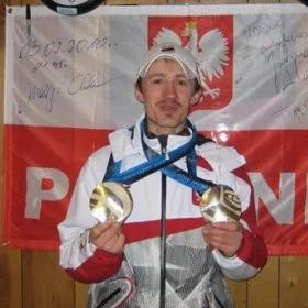 Adam Małysz ze złotym medalem