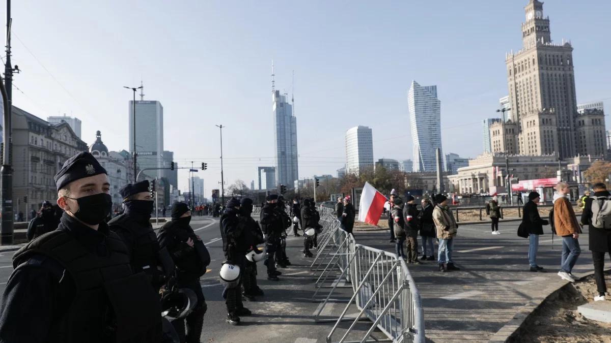 Marsz Niepodległości. Trwają przygotowania, zbierają się pierwsi uczestnicy