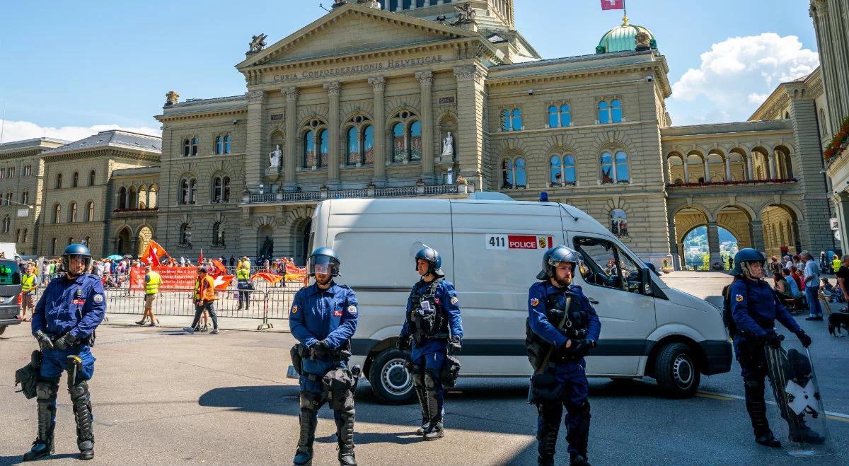 Szwajcaria: policja rozgoniła uczestników nielegalnego święta. "Używano armatek wodnych i gumowych kul"