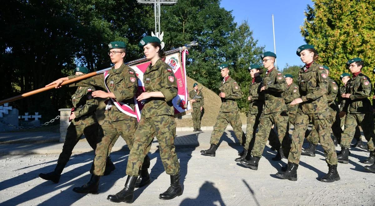 "Warta pamięci" na warszawskich Powązkach. "Spotkaliśmy się przy Krzyżu Katyńskim, by dać świadectwo prawdzie"