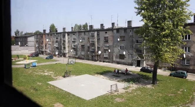 Bytom: lokatorzy opuszczają walące się kamienice