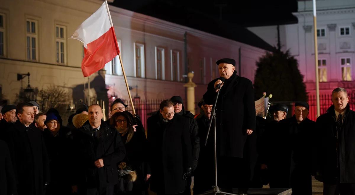 Obchody 82. miesięcznicy smoleńskiej. "Jesteśmy z Tobą Beato"