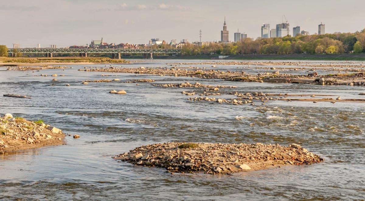 Susza hydrologiczna w Polsce. IMGW alarmuje: brakuje ok. 90 litrów deszczu