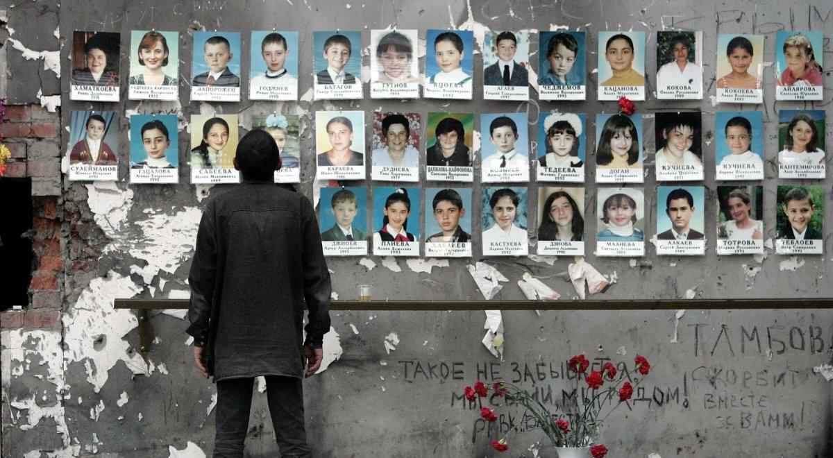 16 lat po tragedii w Biesłanie. W całej Rosji akcje pamięci o ofiarach zamachu