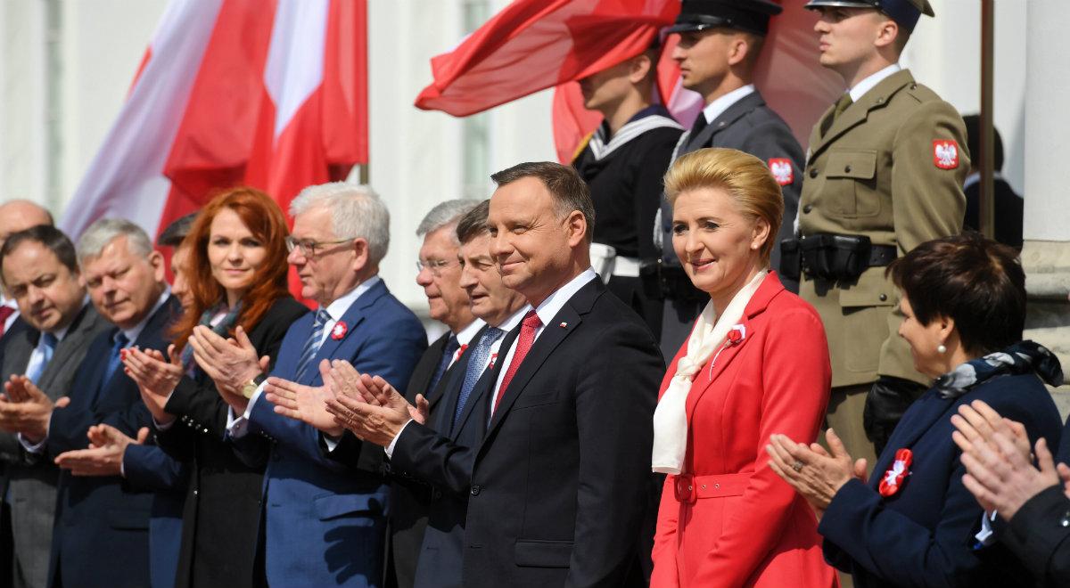 Prezydent: flaga ma moc budującą wspólnotę, ważną szczególnie poza Polską 