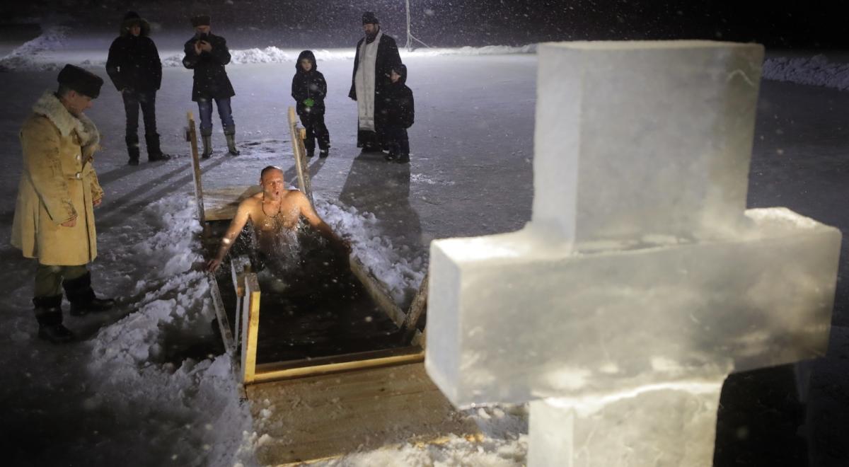 Rosja: obchody Chrztu Pańskiego z tradycją zanurzania się w lodowatej wodzie