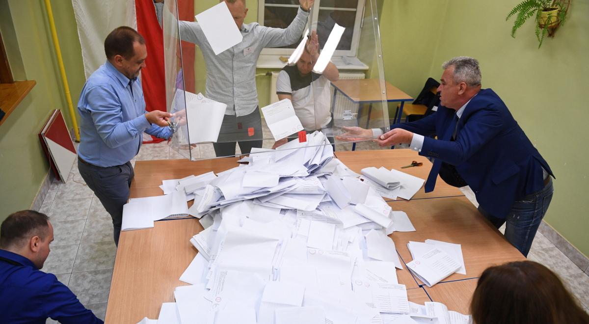 Do pracy w obwodowych komisjach wyborczych zgłosiło się ponad 110 tysięcy osób