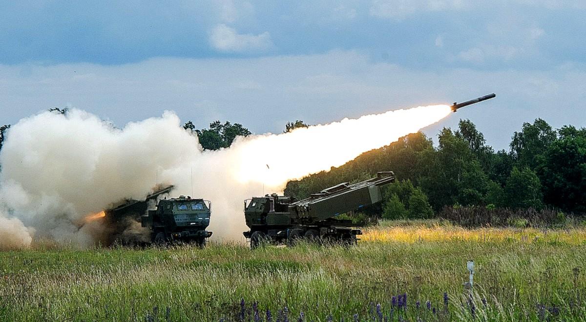 Setki systemów artylerii rakietowej dla Polski. Szef MON: na bezpieczeństwie nie wolno oszczędzać