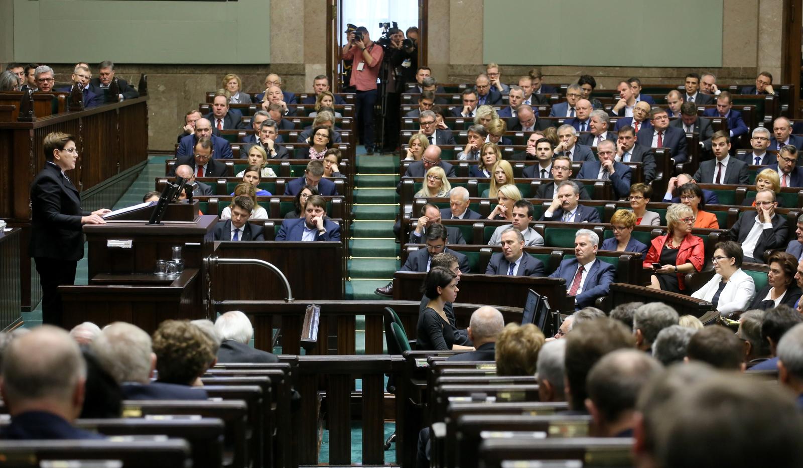 Eksperci i politycy o expose premier Beaty Szydło: zabrakło konkretów, a jak już są, to budzą wątpliwości