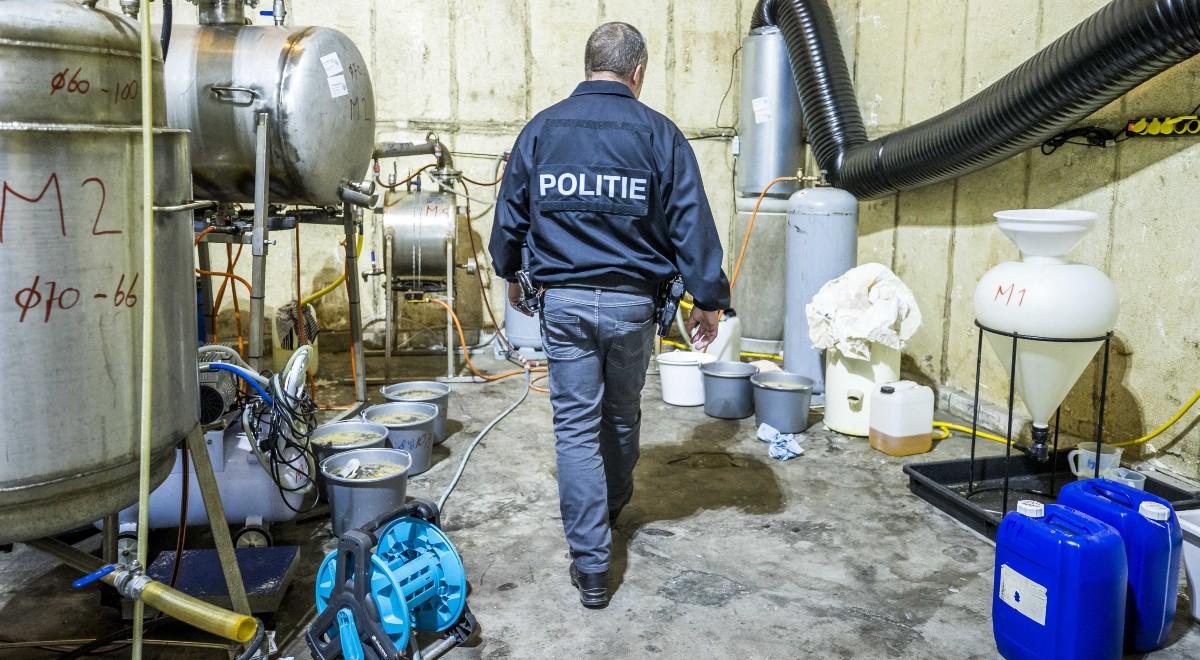 Holandia: policja zamknęła największe laboratorium metamfetaminy w kraju. Wśród aresztowanych Polak
