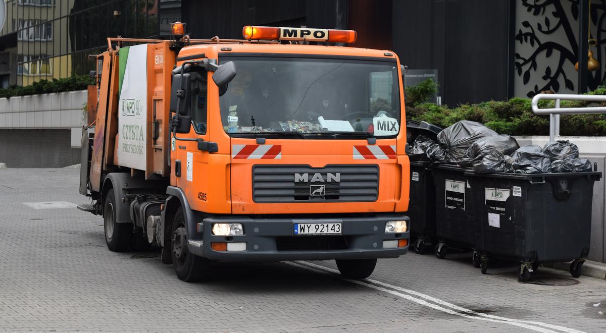 Warszawscy radni PiS twierdzą, że miasto nielegalnie pobierało opłaty za śmieci. Chcą nadzwyczajnej sesji 