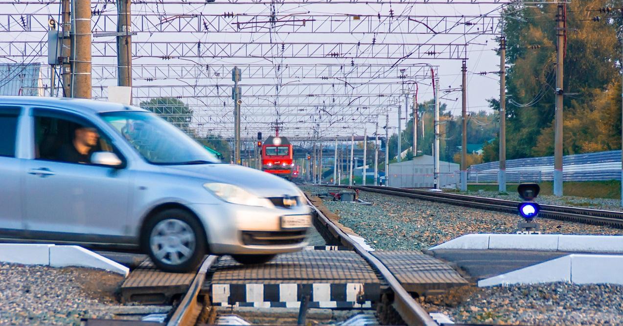 Uwaga na przejazdach kolejowych. PKP PLK przypomina o zasadach bezpieczeństwa