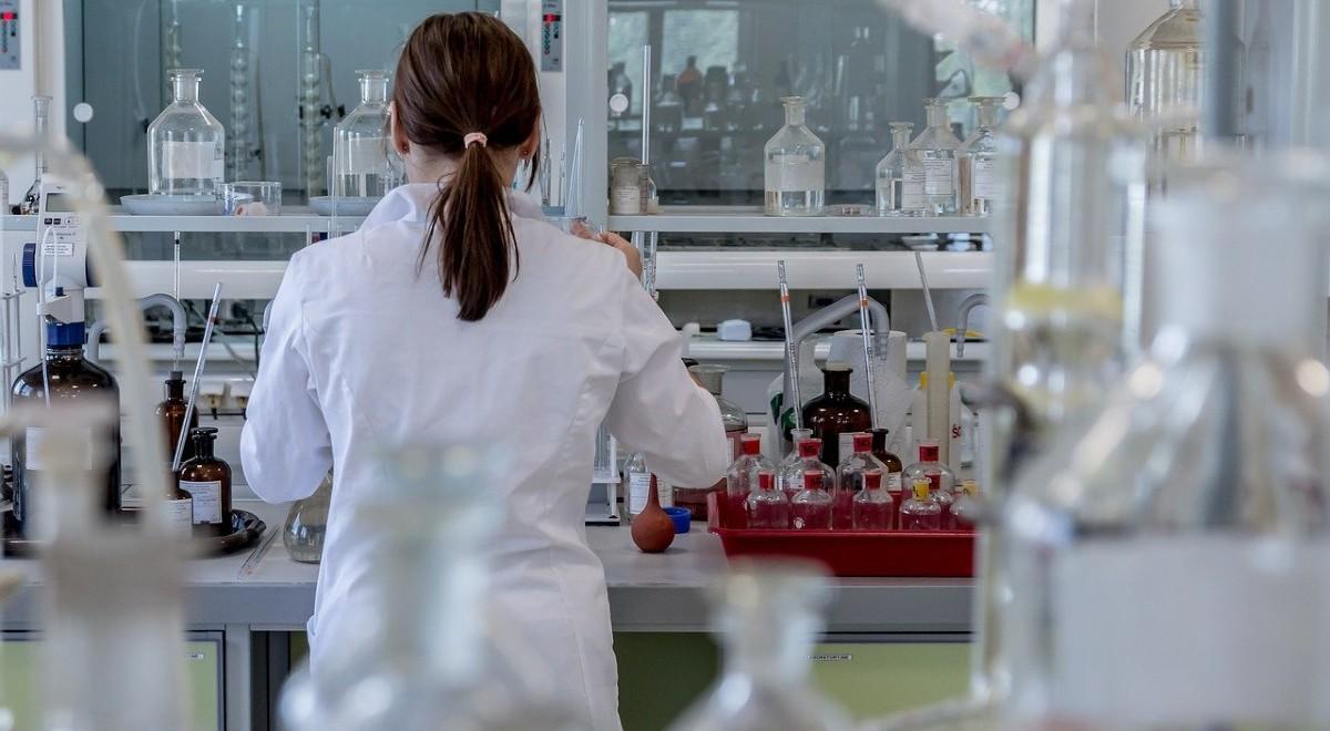 Premier: rząd przeznaczy 300 mln zł na badania w dziedzinie biologii