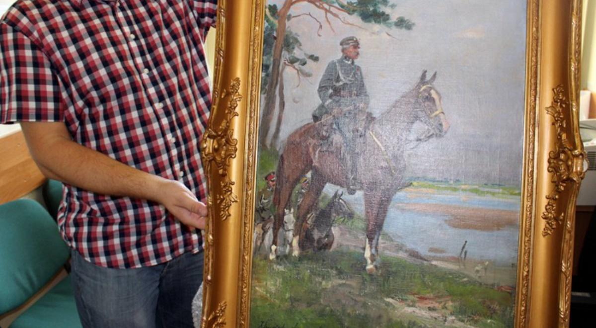 Skradziony obraz "Piłsudski na Kasztance" Wojciecha Kossaka odzyskany po 20 latach. Trafi do muzeum w Sulejówku