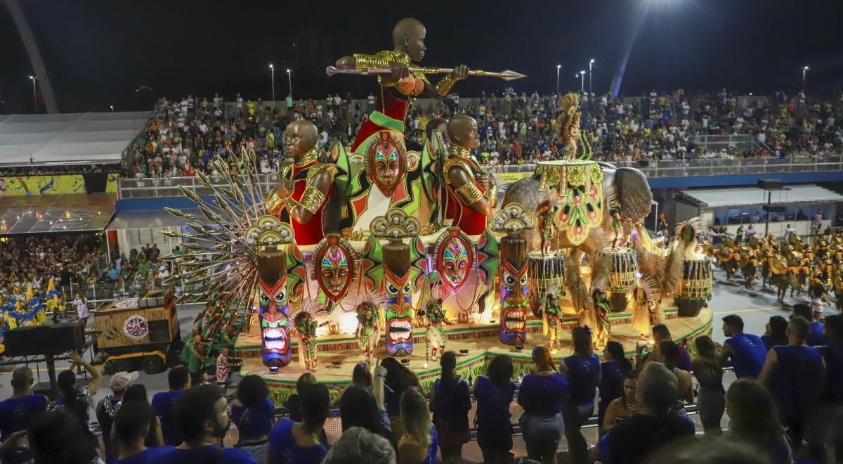 Karnawał w Rio de Janeiro. Samba króluje na ulicach