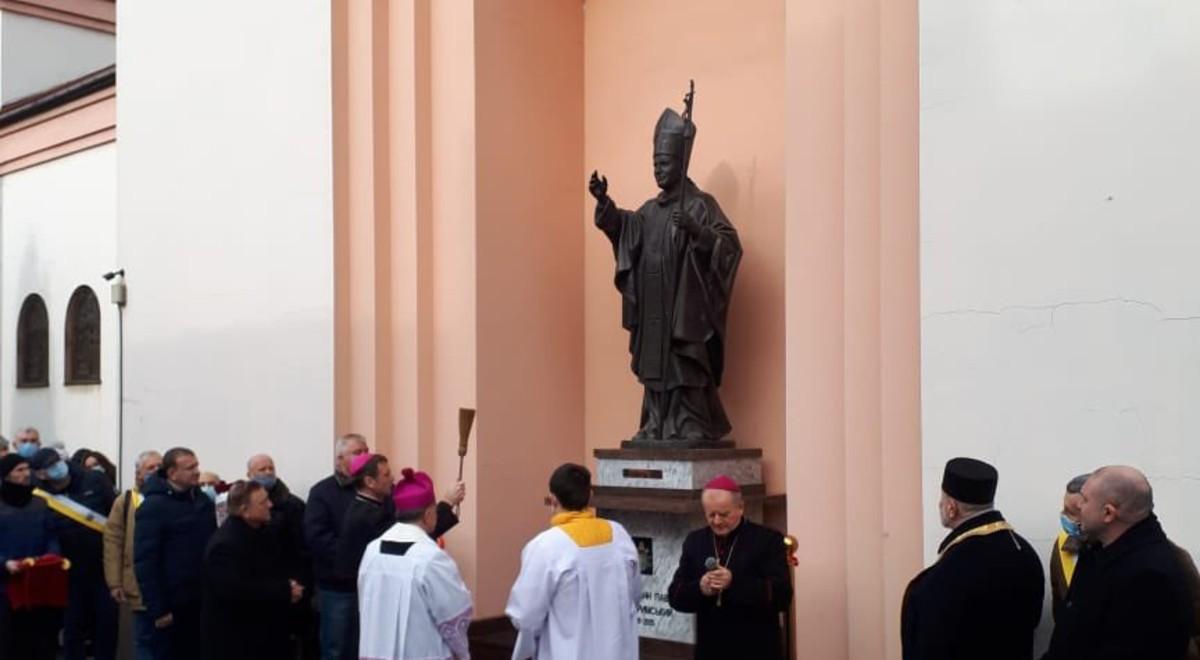 Ukraina: w Zaporożu odsłonięto pomnik św. Jana Pawła II i nadano jego imię jednej z ulic