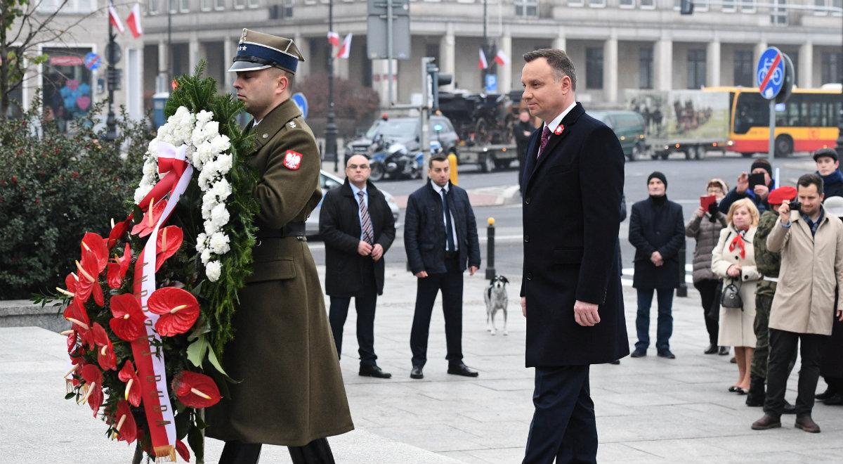 Prezydent Andrzej Duda złożył wieńce przed pomnikami Józefa Piłsudskiego i Wincentego Witosa