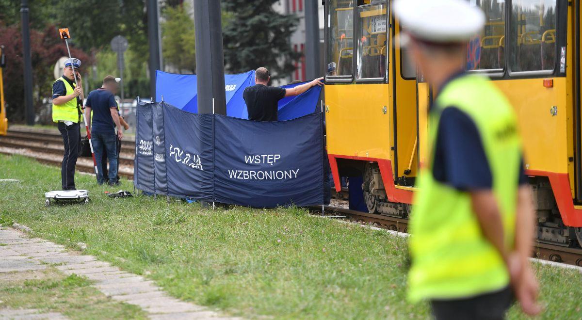 Tragedia w Warszawie. Nie żyje 5-letni chłopiec, który był ciągnięty przez tramwaj
