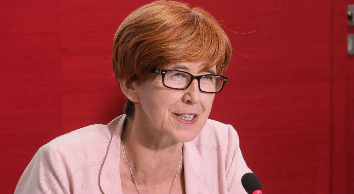 Elżbieta Rafalska: samorządy wypłacają już pieniądze z programu "Dobry start"