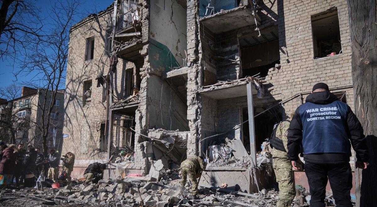 Kolejne naloty i ataki rakietowe na Ukrainę, są ofiary wśród cywilów. Zobacz nowy raport z wojny