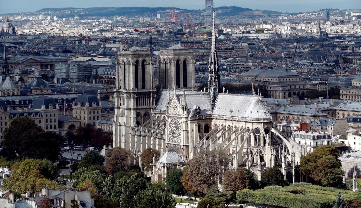 Katedra Notre Dame. Najsłynniejsza świątynia i symbol chrześcijaństwa we Francji