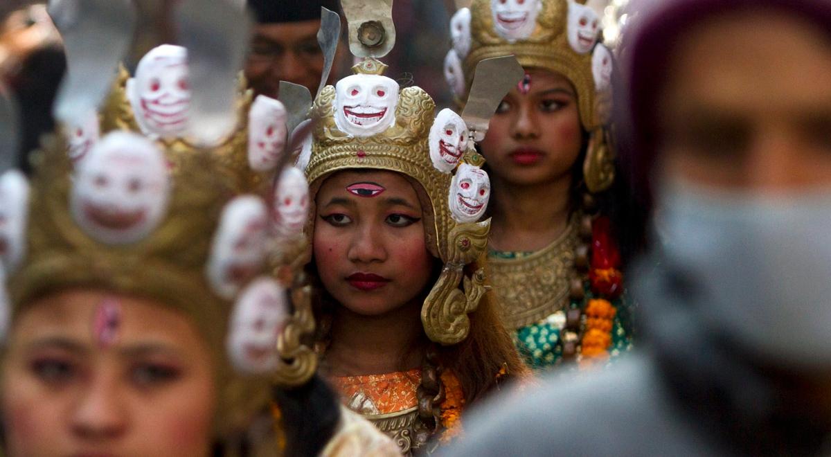 Kobiety w Nepalu są obywatelami drugiej kategorii. "Są własnością ojców i mężów" (reportaż)