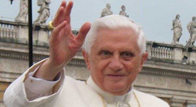 Benedykt XVI po dwóch miesiącach wrócił do Watykanu