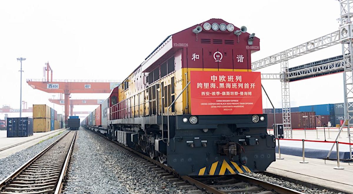 Chińczycy nie odpuszczają lądowego połączenia z Europą. Nowy szlak kolejowy omija Rosję