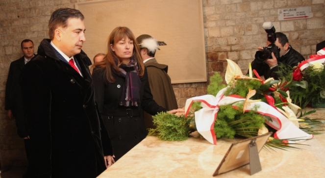 Saakaszwili złożył kwiaty na sarkofagu Kaczyńskich