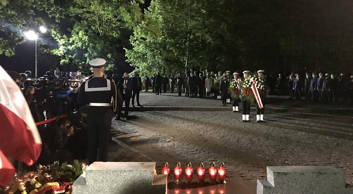 Prezydent oddał hołd poległym. Złożył kwiaty na Cmentarzu Żołnierzy Wojska Polskiego