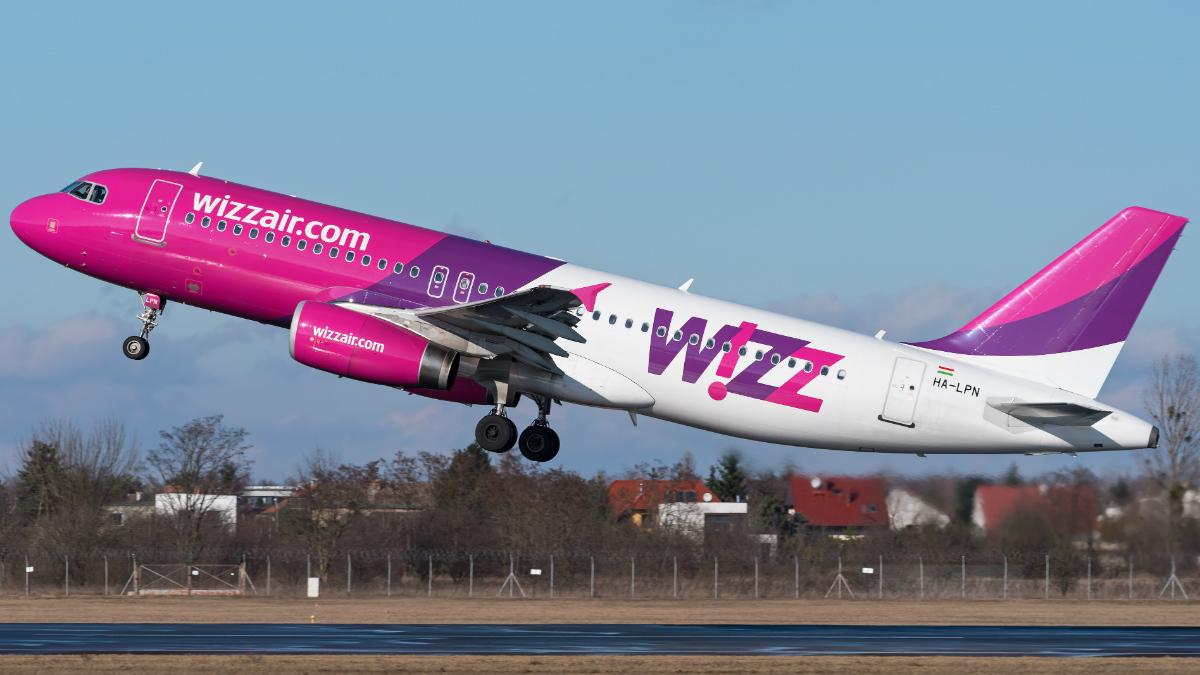 Awaryjne lądowanie samolotu lecącego z Krakowa do Anglii. "WizzAir został trafiony piorunem"