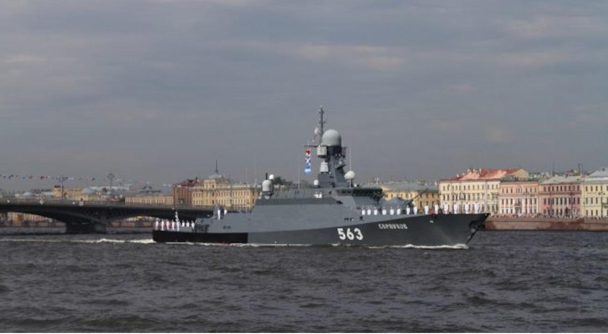 Pożar rosyjskiego okrętu wojennego na Bałtyku. Akcja tuż przy granicy z Polską