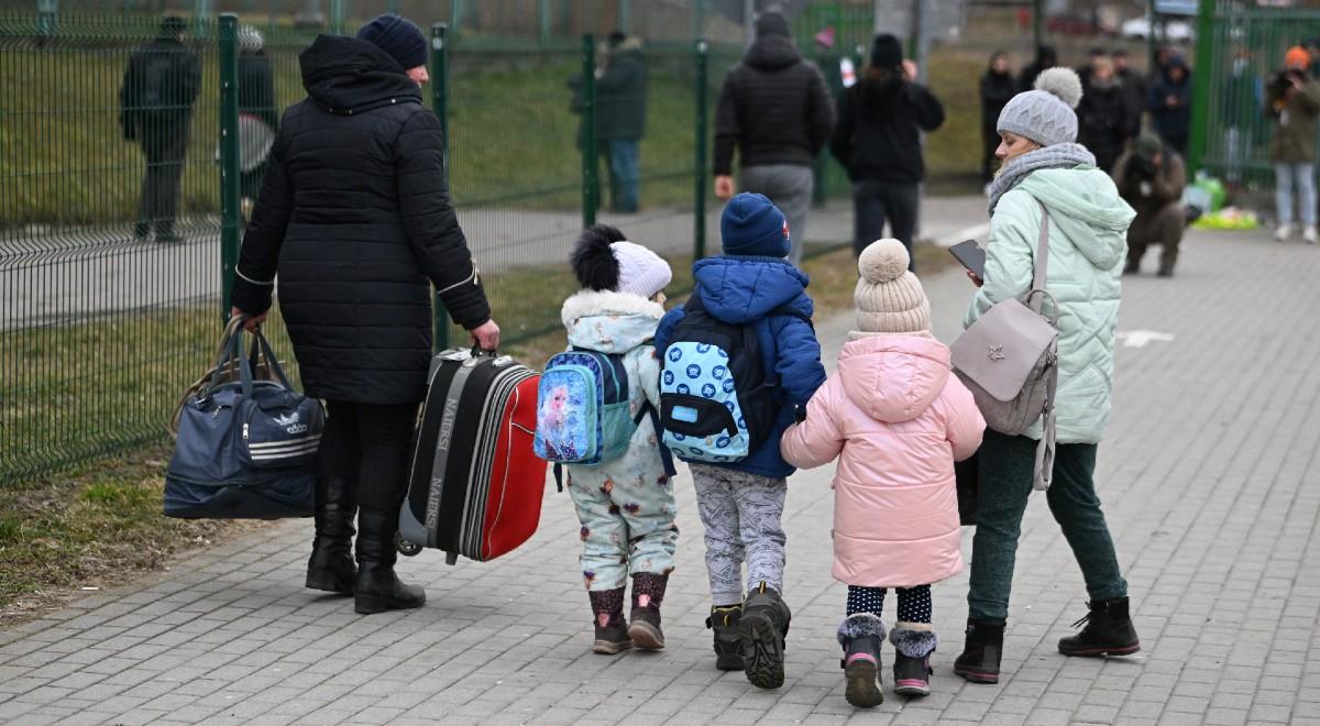 Ukraińcy uciekają przed wojną i rosyjskimi bombami. Polska pomaga uchodźcom