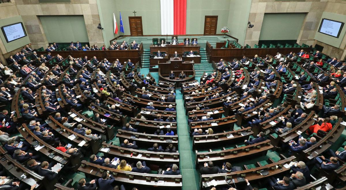 Debata nad exposé premiera. Zobacz relację z Sejmu