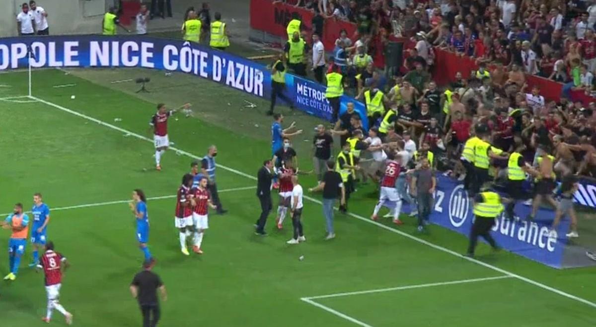 Ligue 1: skandal w meczu Nicei z  Olympique Marsylia. Kibice wdarli się na boisko [WIDEO]