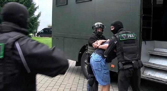 Nękanie niezależnych mediów na Białorusi. Mieszkania i redakcje dziennikarzy są przeszukiwane już drugi dzień